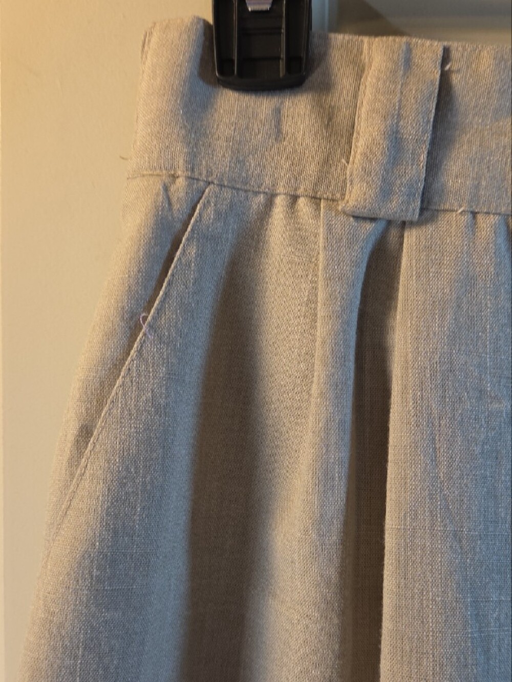 Elegant Cream Midi Pleated Skirt - Picture 3 of 9